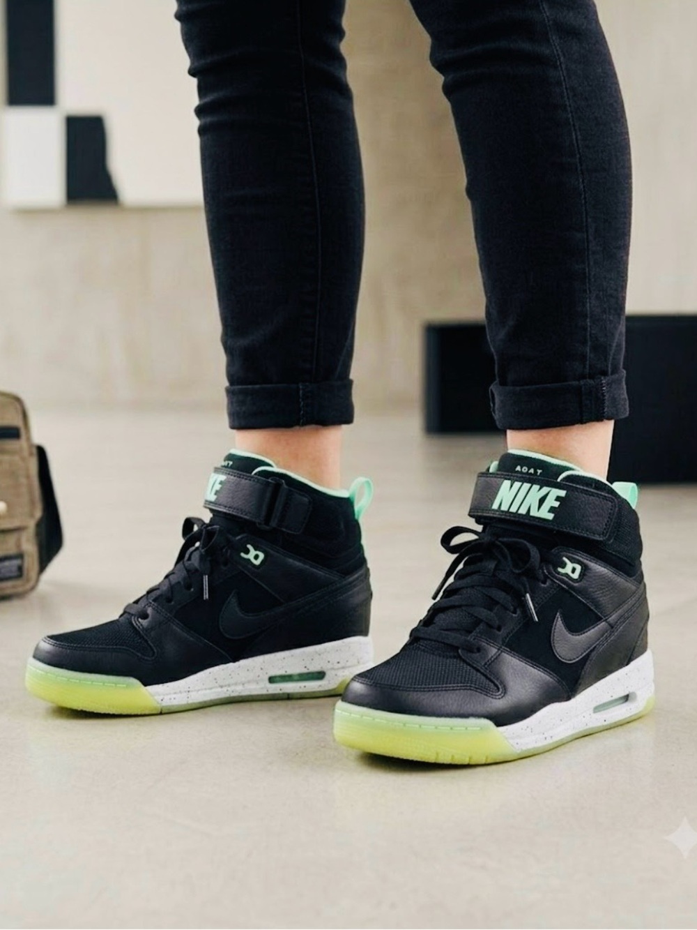 🔴 Women's Air Revolution Nike Sneakers High-Top Sneakers with Neon Sole-Size 8.5